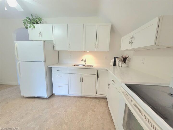 Property Photo:  121 Blucher Street 2  ON N2H 5V2 