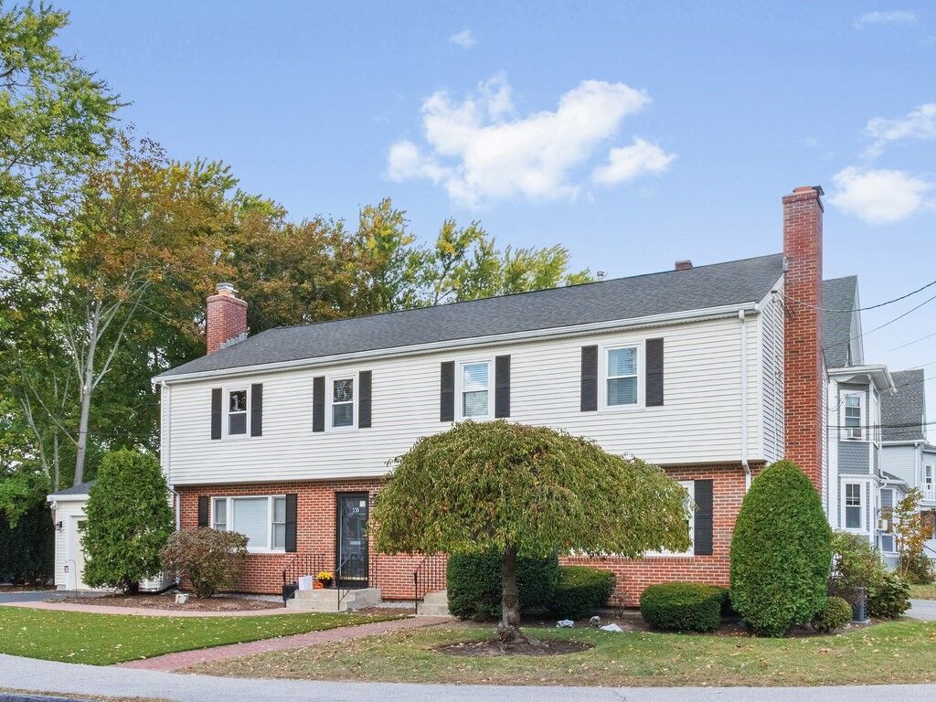 Property Photo:  33 Auburn St 2  MA 02453 