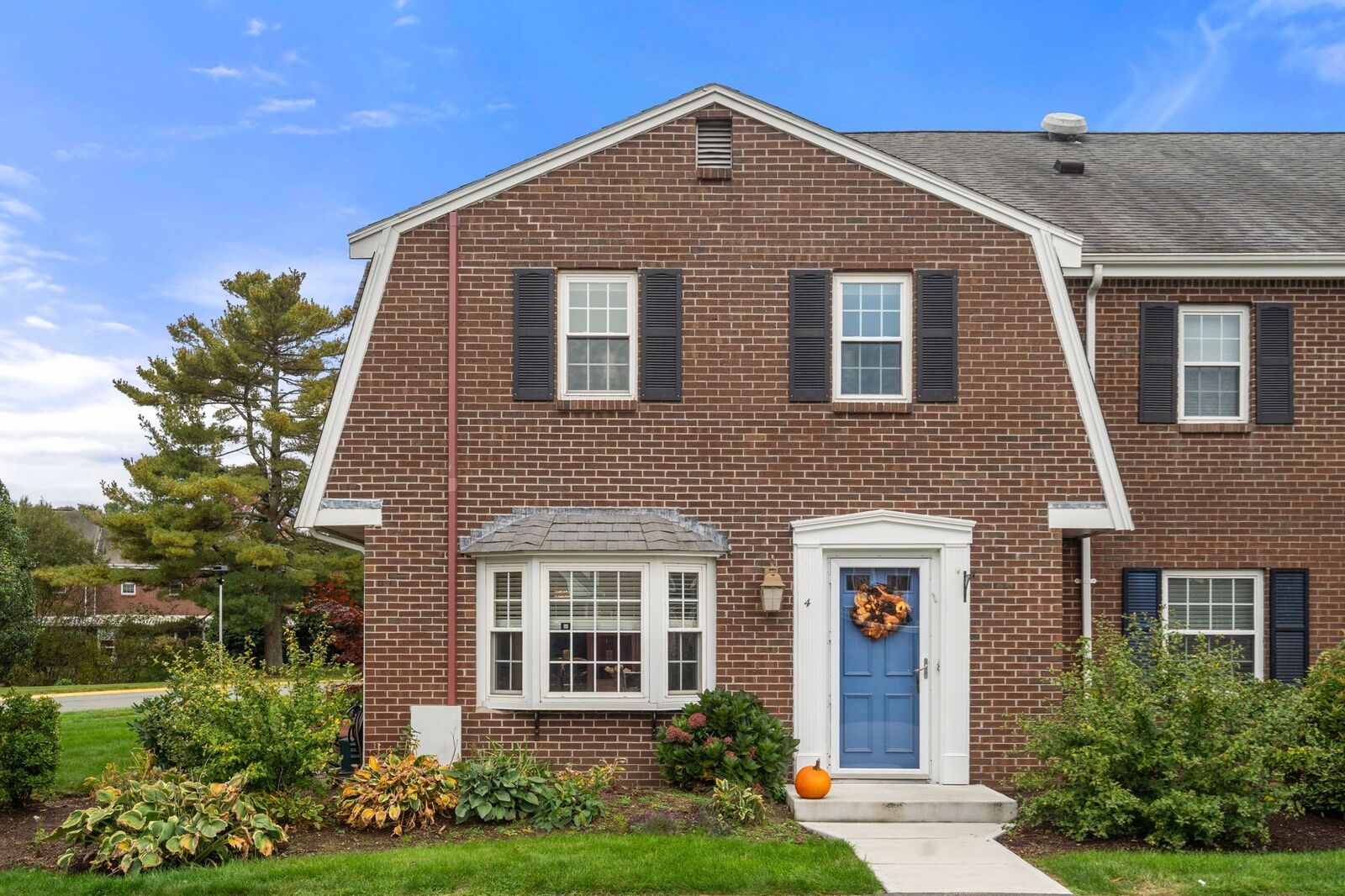 Property Photo:  4 Jennifer Ln 4  MA 02072 