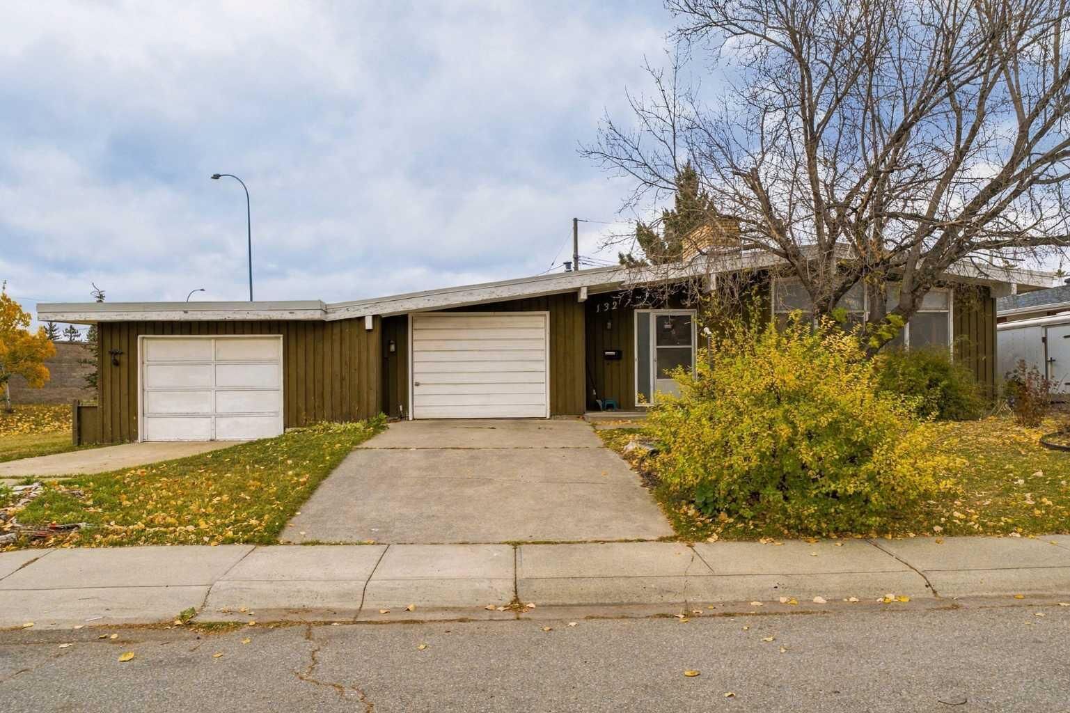 Property Photo:  132 Lake Wapta Rise SE  AB T2J 2M9 