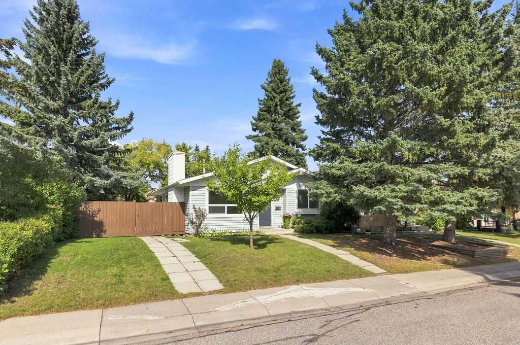 Property Photo:  148 Cantrell Drive SW  AB T2W 2M6 