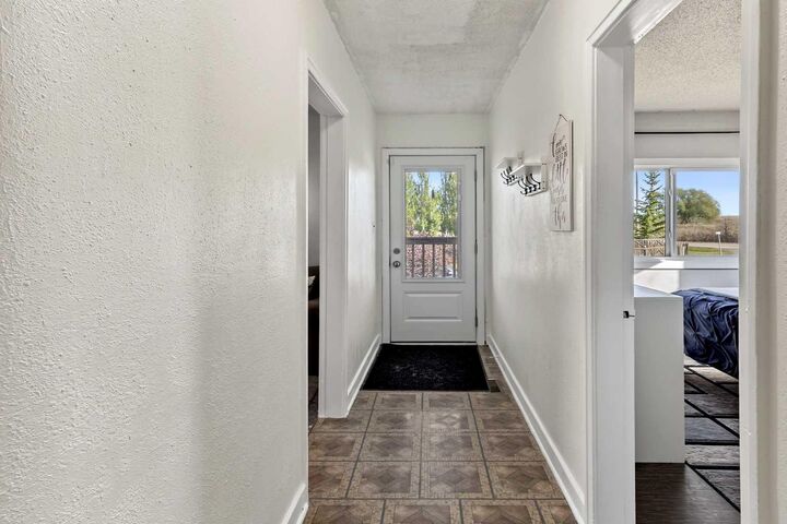 Property Photo:  105 3 Avenue  AB T0J 0S0 