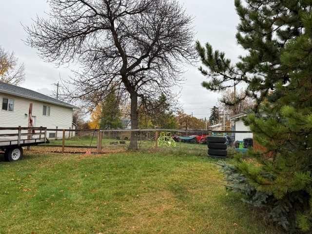 Property Photo:  9907 102 Avenue  AB T8X 5A4 