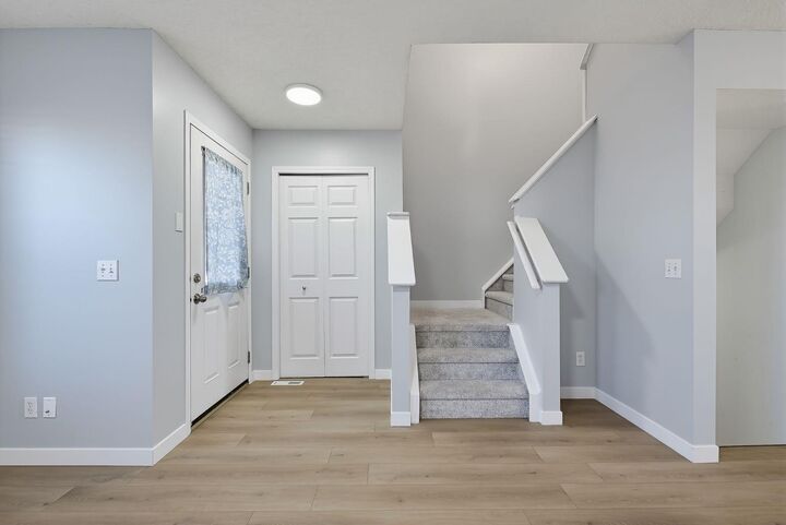 Property Photo:  220 Covemeadow Road NE  AB T3K 6E7 