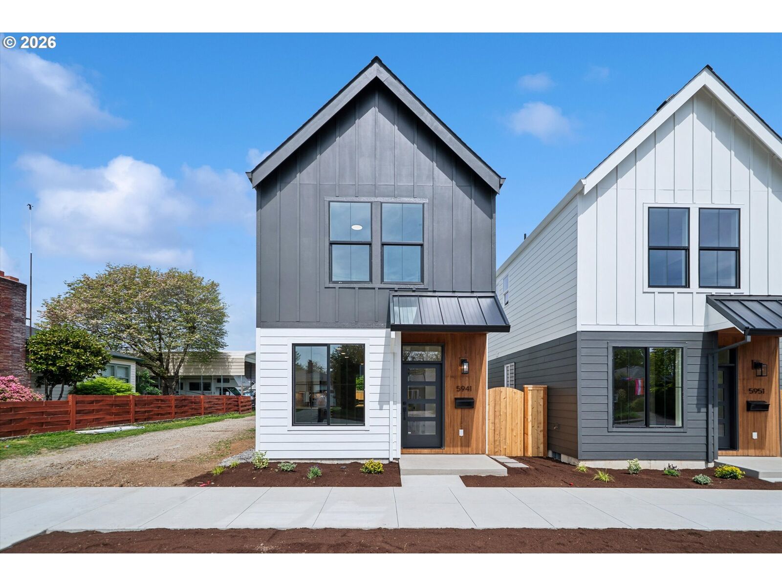 Property Photo: 5941 SE Reedway St OR 97206