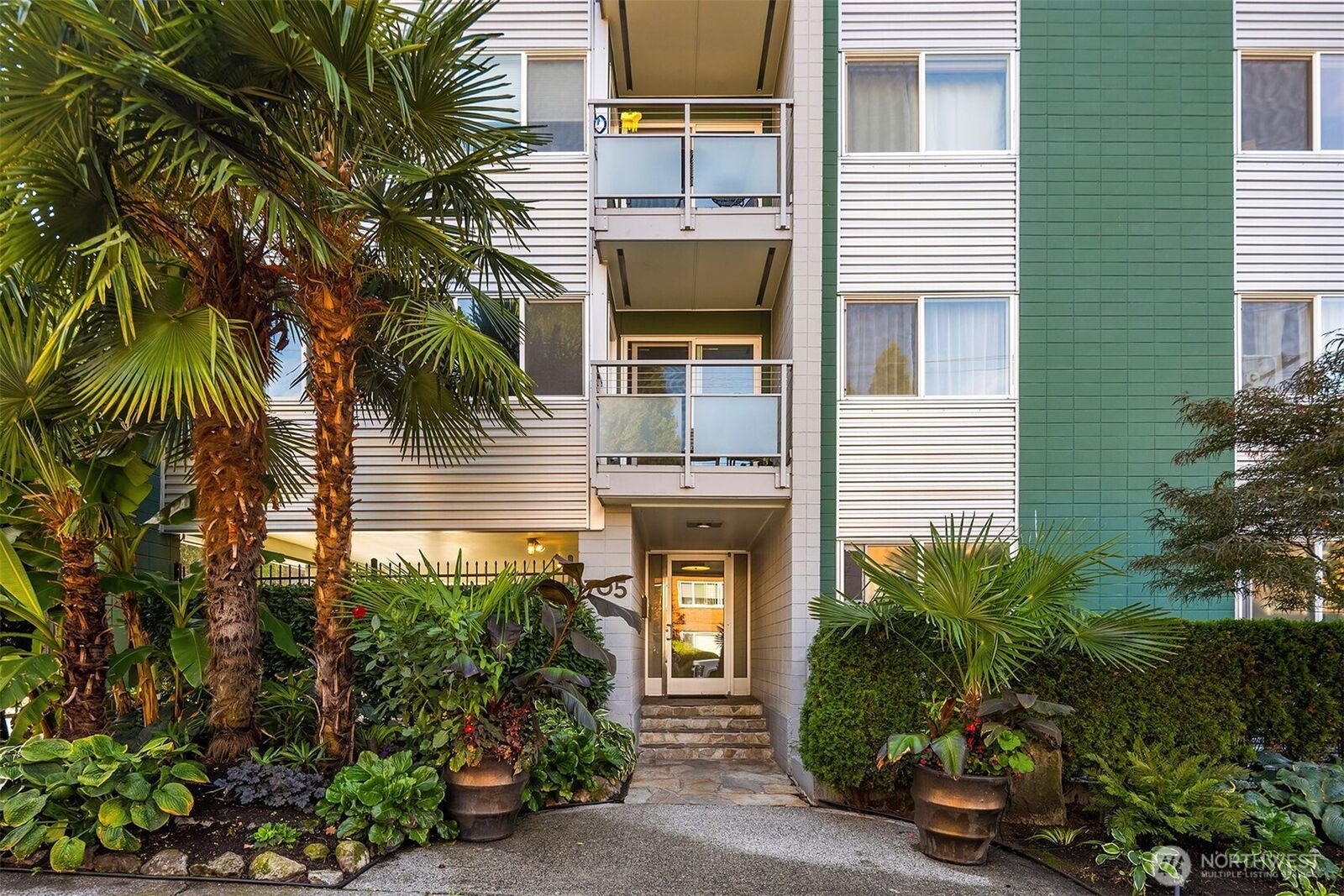Property Photo:  705 E Republican Street 401  WA 98102 