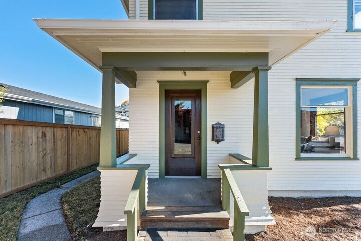 Property Photo: 2305 Harrison Avenue WA 98201