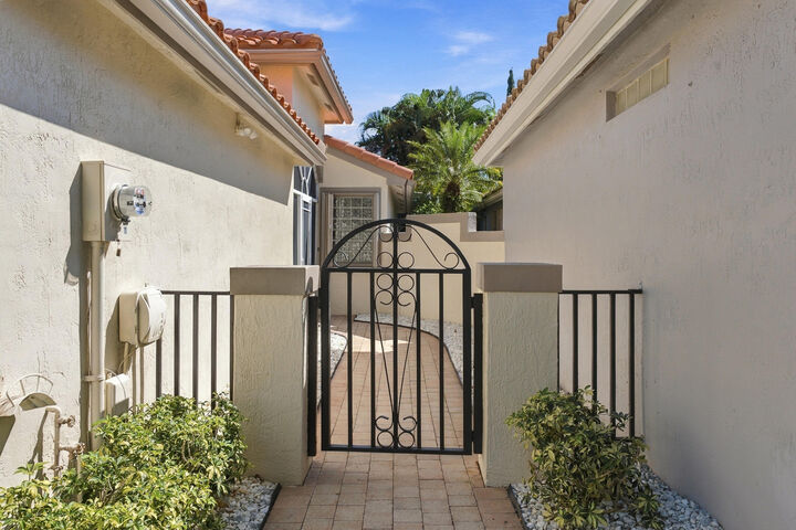 Property Photo:  11564 Augustus Drive  FL 33437 