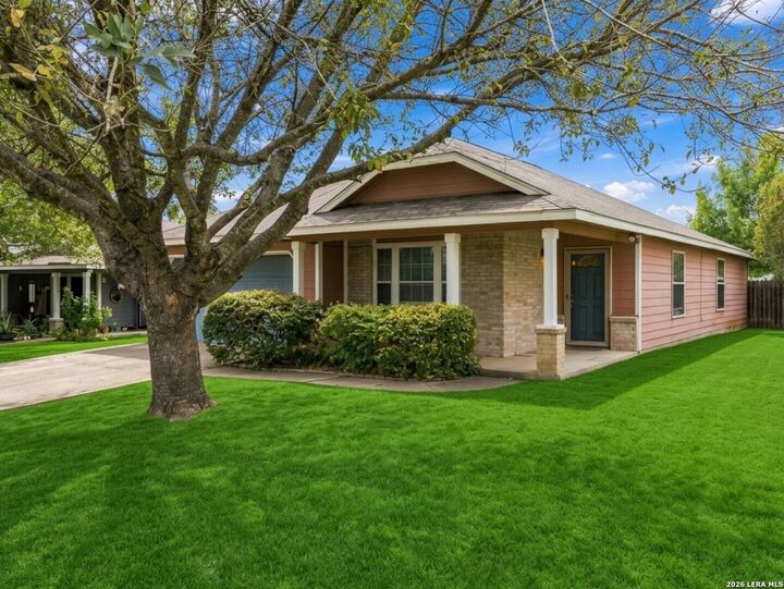 Property Photo:  136 S Willow Way  TX 78108 