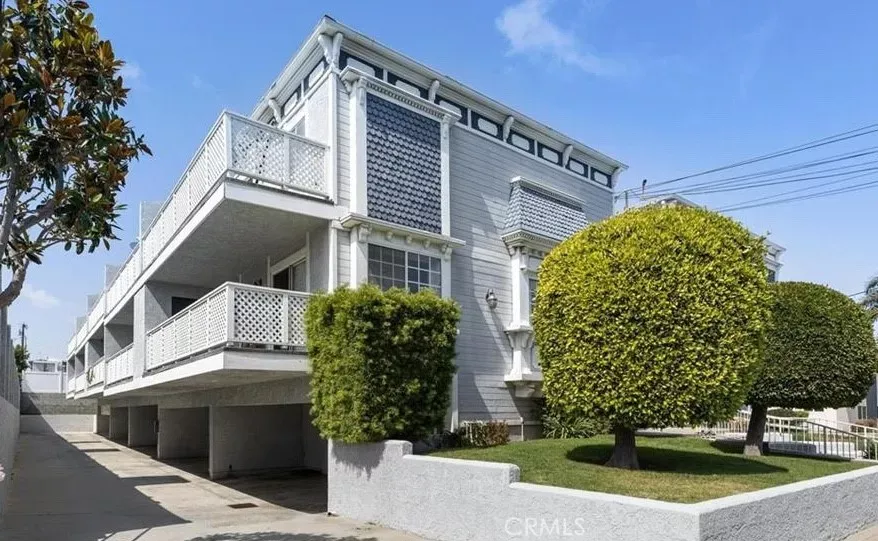 Property Photo: 1421 12th Street 5 CA 90266