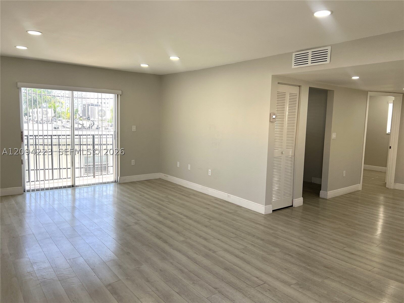 Property Photo:  1605 Pennsylvania Ave 304  FL 33139 