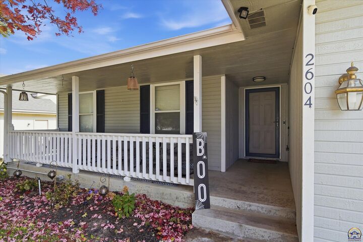 Property Photo:  2604 SW Ancaster Rd  KS 66614 