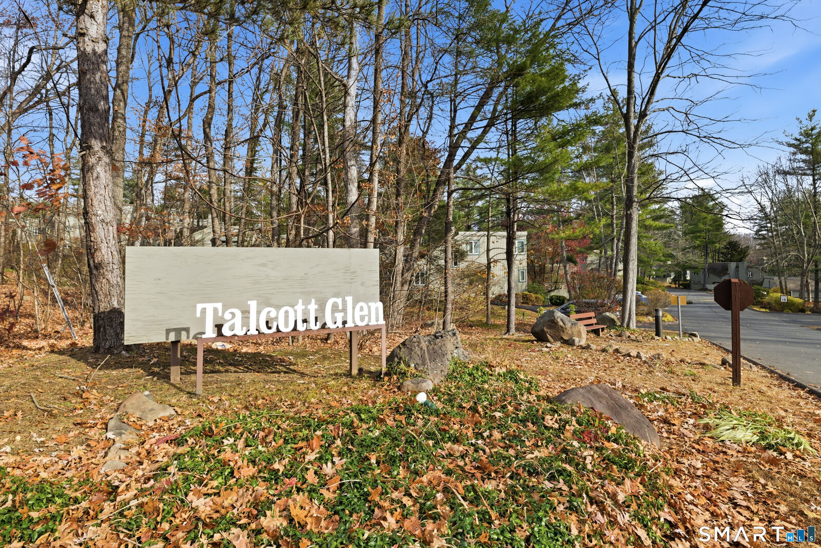 Property Photo:  2 Talcott Glen Road E  CT 06032 