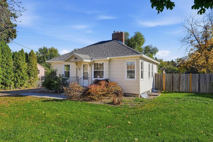 Property Photo:  517 S Bowdish Rd  WA 99206 