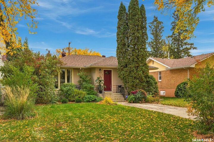 Property Photo: 1629 Cairns Avenue SK S7H 2H7