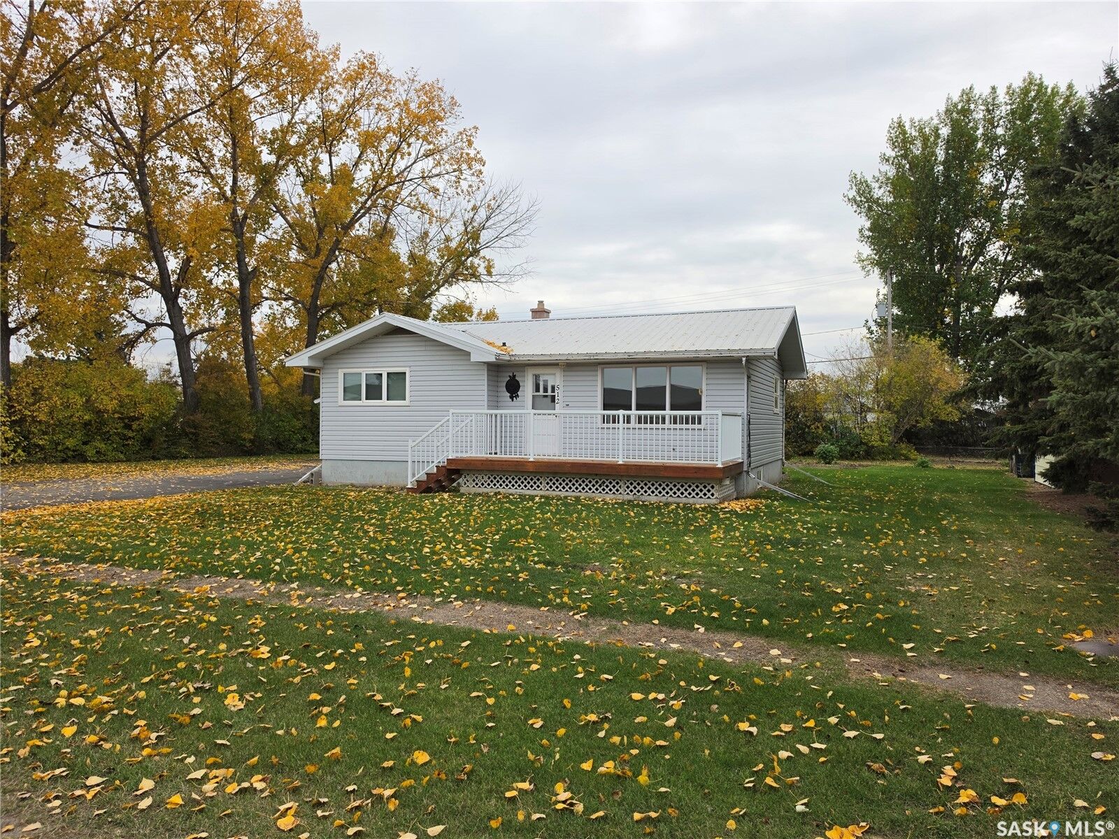 Property Photo:  512 2nd Avenue  SK S0A 3J0 