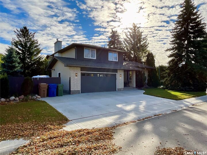 Property Photo:  353 Lockwood Road  SK S4S 6E5 