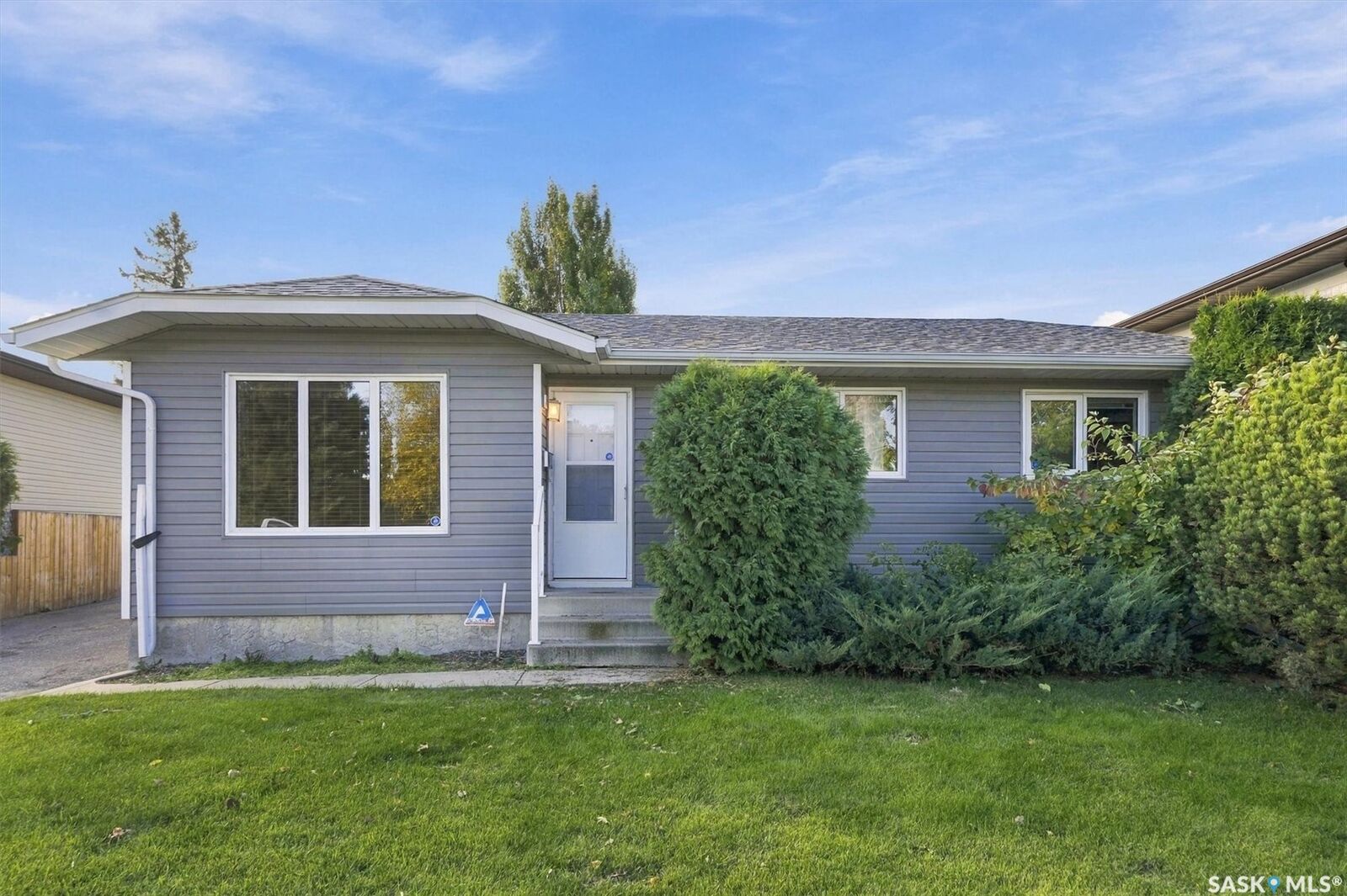 Property Photo:  411 Nesbitt Way  SK S7L 6S3 