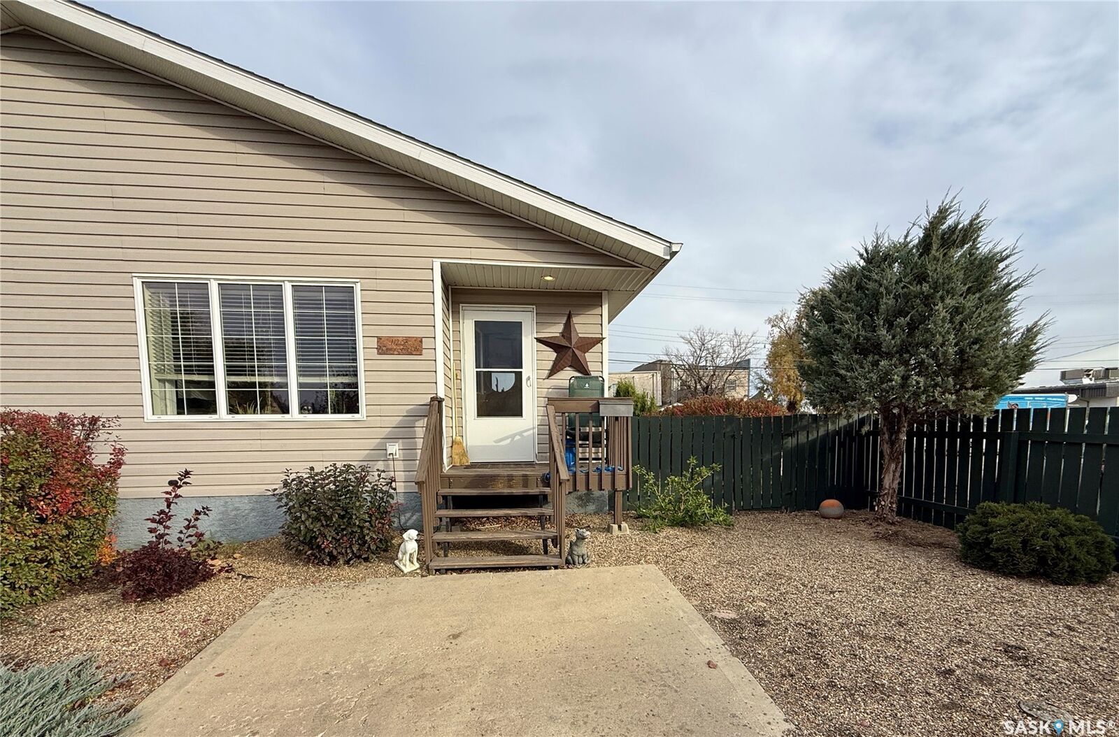 Property Photo:  112 21st Street B  SK S0M 0E0 