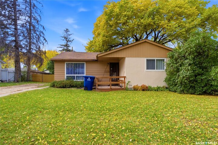 Property Photo:  701 Y Avenue N  SK S7L 3L3 