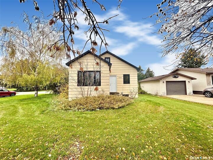 Property Photo:  210 Taylor Street  SK S0A 2T0 
