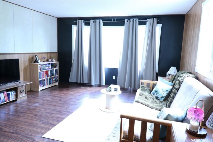 Property Photo: 319 4th Avenue SK S0A 1V0