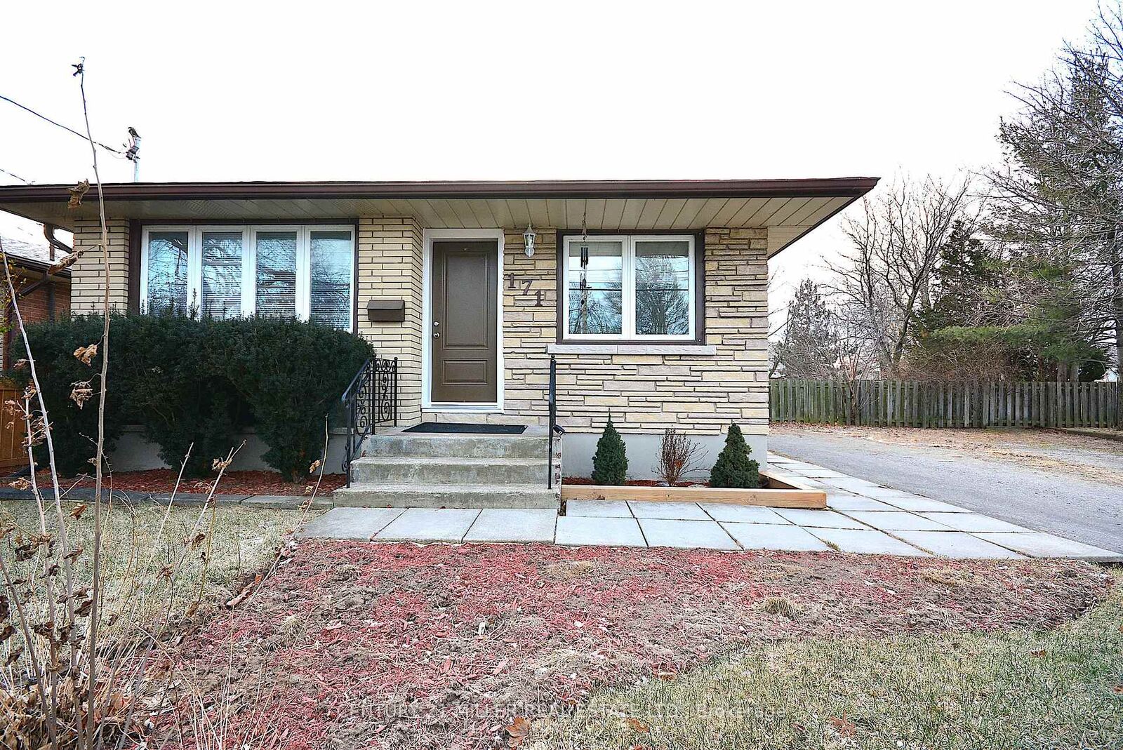 Property Photo:  171 Rykert Street 2  ON L2S 2B5 