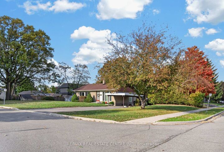 Property Photo: 226 Elmwood Crescent ON L9T 1C4