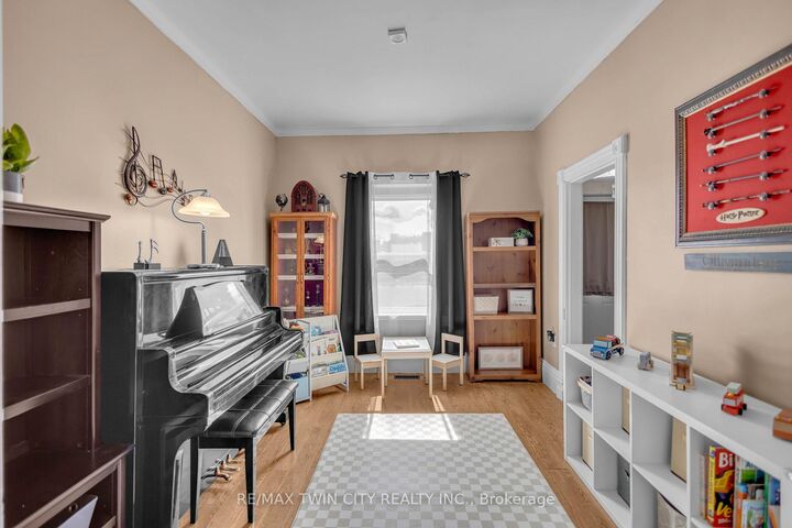 Property Photo:  25 Usher Street  ON N3R 1B9 