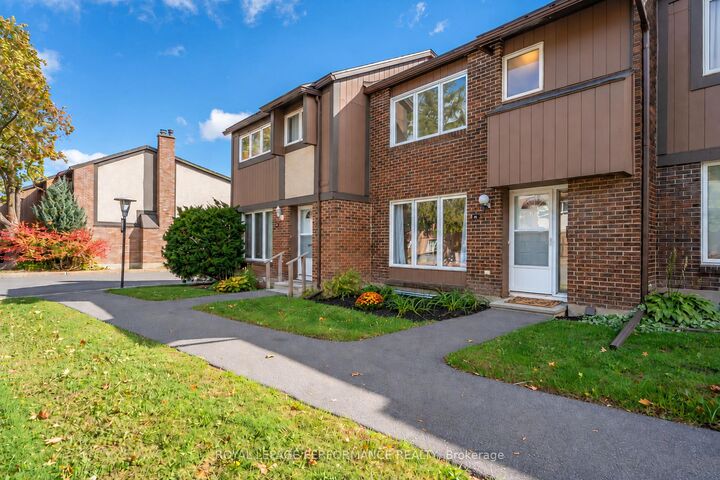 Photo de la propriété:  2111 Montreal Road 85  ON K1J 8M8 