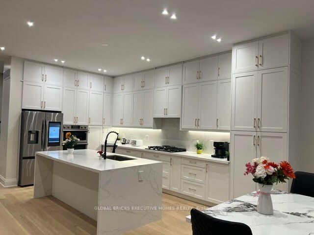 Property Photo:  25A Pine Avenue N  ON L5H 2P9 