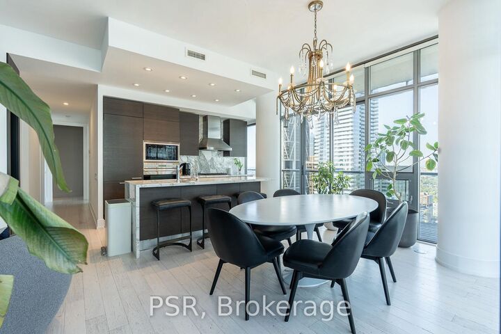 Property Photo:  33 Charles Street E 4505  ON M4Y 0A2 