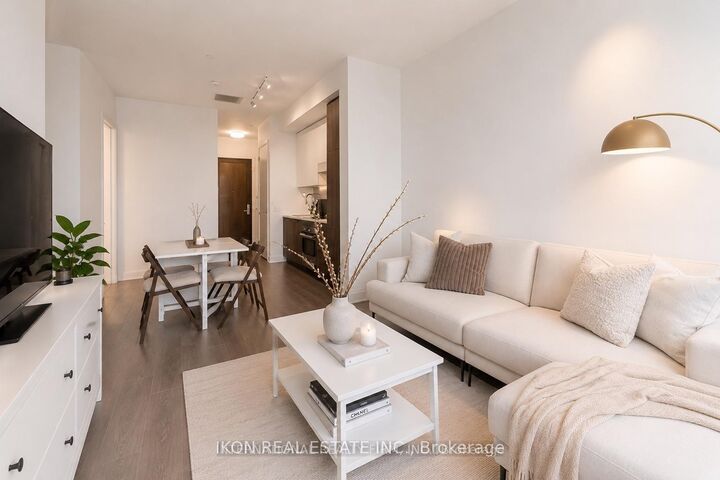 Property Photo:  33 Frederick Todd Way W 207  ON M4G 0C9 