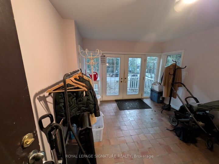 Property Photo:  255 Indian Road 2nd Floor Unit  ON M6R 2X3 