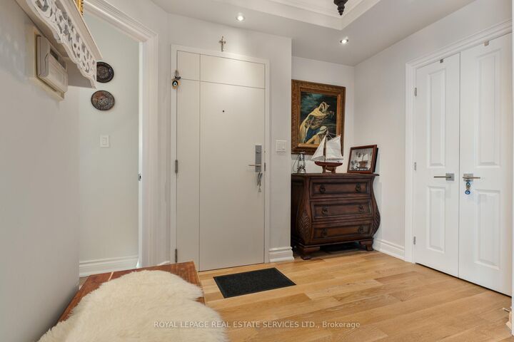 Property Photo:  2267 Lake Shore Boulevard W 1304  ON M8V 3X2 