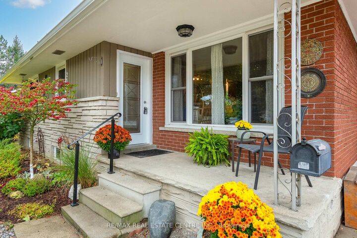 Property Photo:  218 Montrose Street S  ON N3H 2J2 