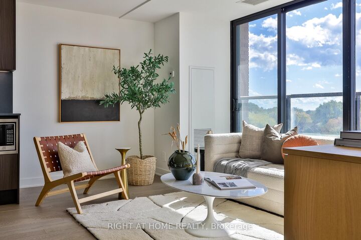 Property Photo:  2720 Dundas Street W 524  ON M6P 1Y2 