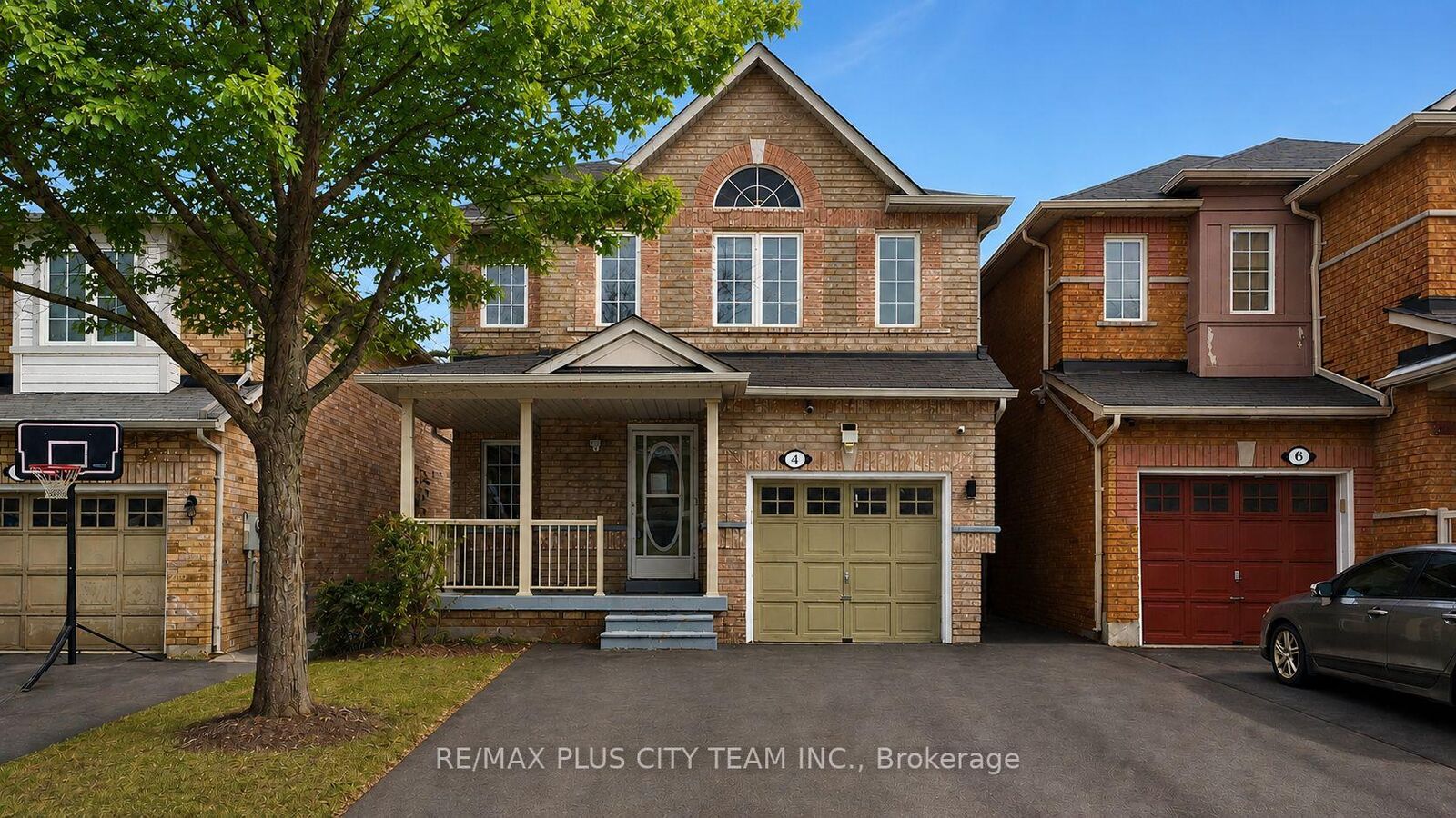 Property Photo:  4 Slessor Lane  ON L6P 1M3 