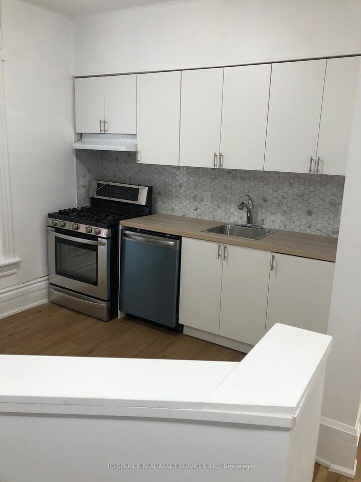 Property Photo:  198 Shaw Street 2  ON M6J 2W8 