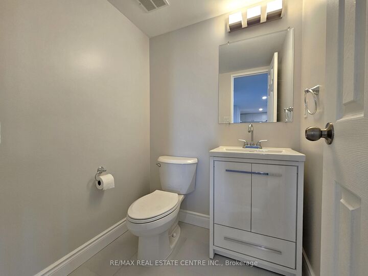 Property Photo:  260 Sheldon Avenue N 508  ON N2H 6P2 