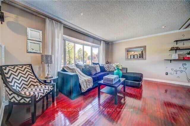 Property Photo:  20 Dorward Drive  ON M9V 2J6 