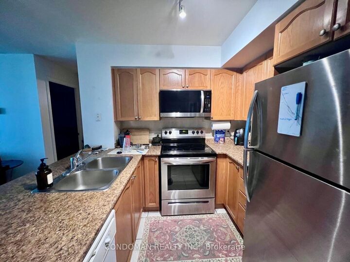 Property Photo:  30 Grand Trunk Crescent 807  ON M5J 3A3 