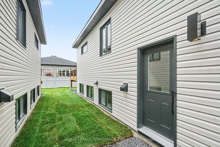 Property Photo:  275 Sam Avenue B  ON K0A 1W0 
