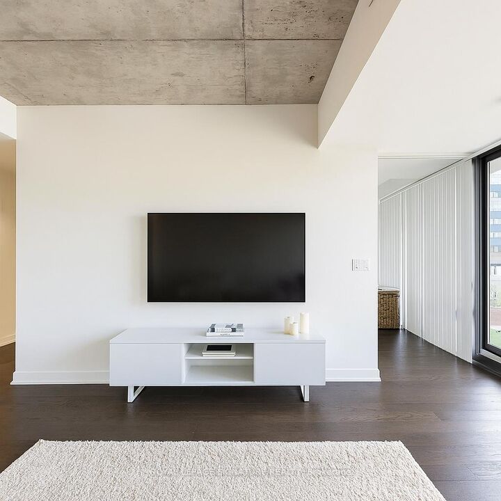 Property Photo:  111 Bathurst Street 1004  ON M5V 2R1 