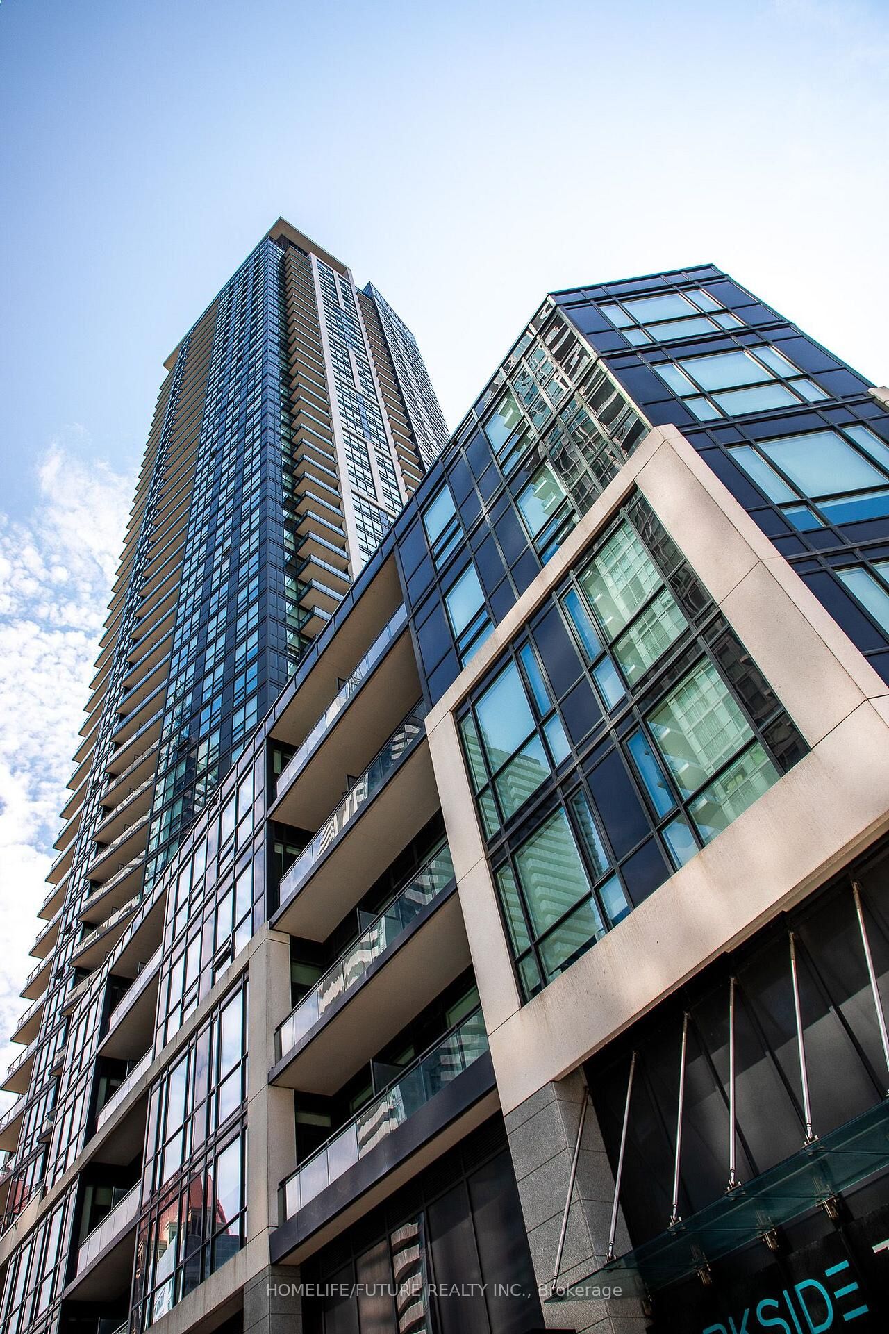 Property Photo: 510 Curran Place 3506 ON L5B 0J8