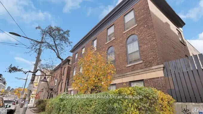 Property Photo:  917 St Clair Avenue W 17  ON M6C 1C7 