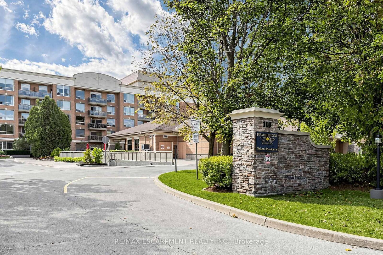Property Photo:  100 Burloak Drive 2416  ON L7L 6P6 