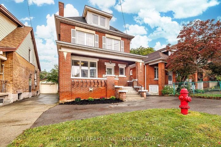 Property Photo:  209 Rosslyn Avenue S  ON L8M 3J6 