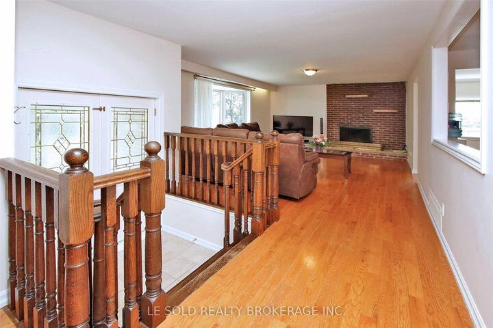 Property Photo:  50 Dickson Hill Road Upper  ON L3P 3J3 