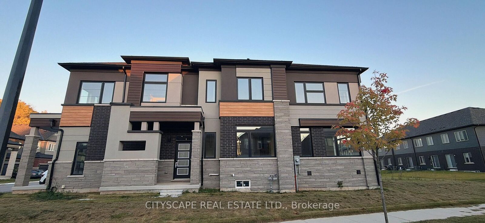 Property Photo:  28 McKernan Avenue  ON N3V 0C2 